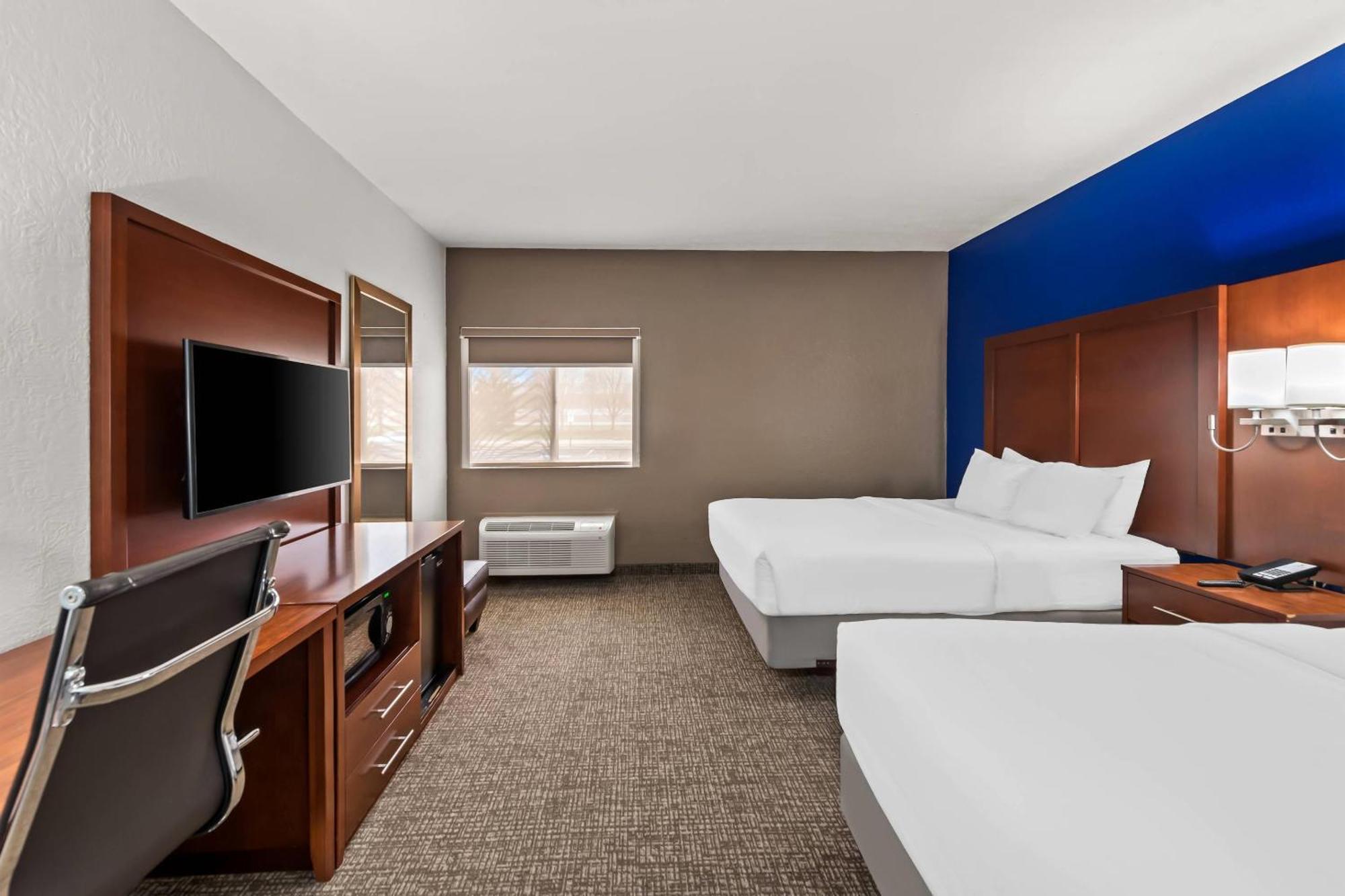 Comfort Inn & Suites Fairborn Near Wright Patterson Afb Esterno foto
