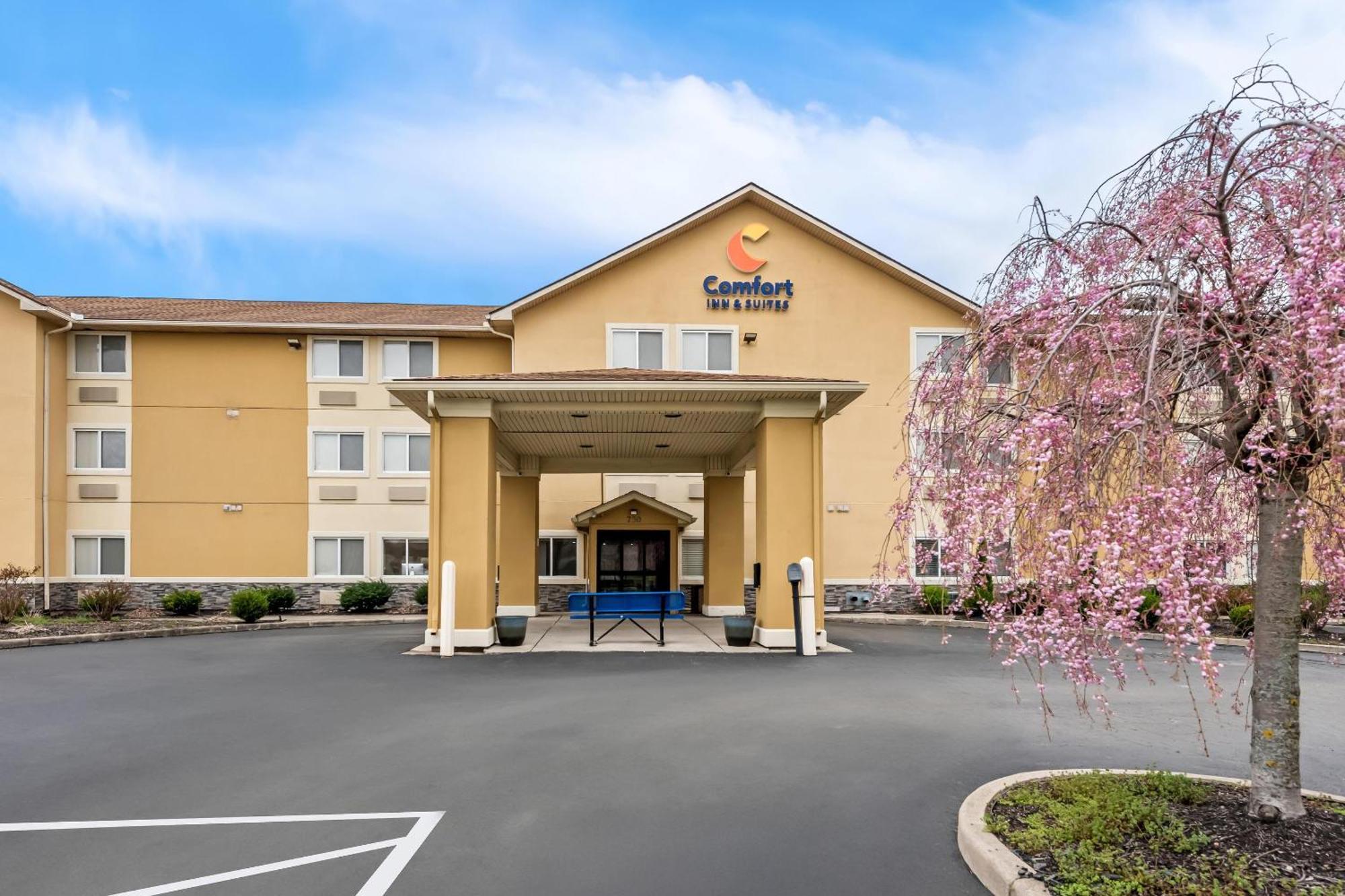 Comfort Inn & Suites Fairborn Near Wright Patterson Afb Esterno foto