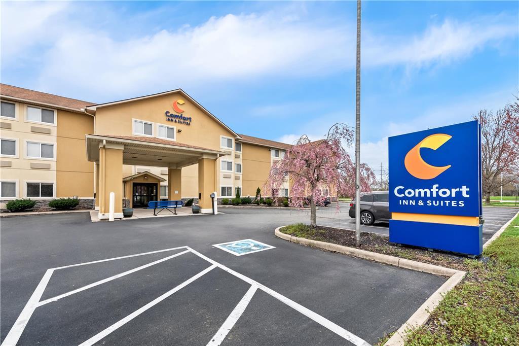 Comfort Inn & Suites Fairborn Near Wright Patterson Afb Esterno foto